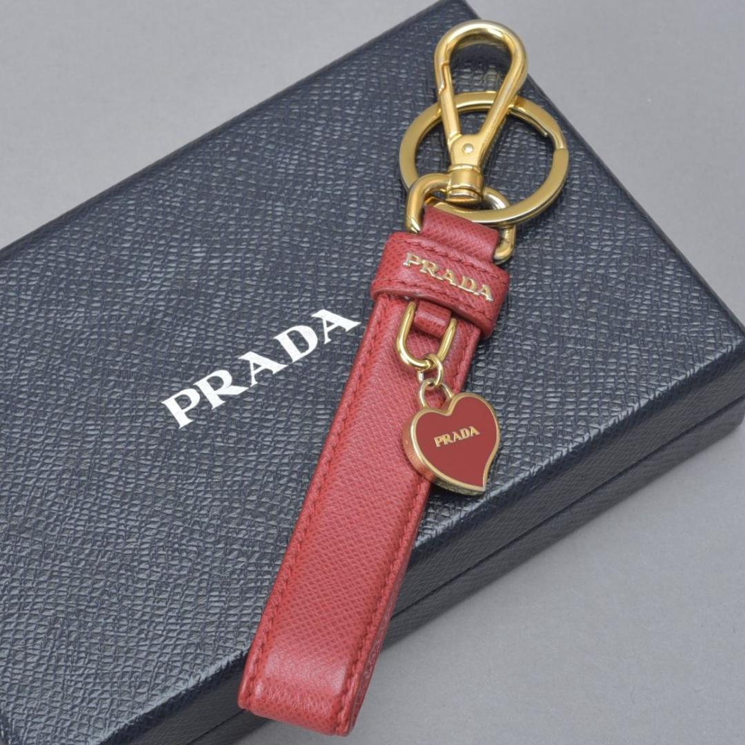 美品 プラダ PRADA サフィアーノレザー レッド ハート 箱付 キーホルダー