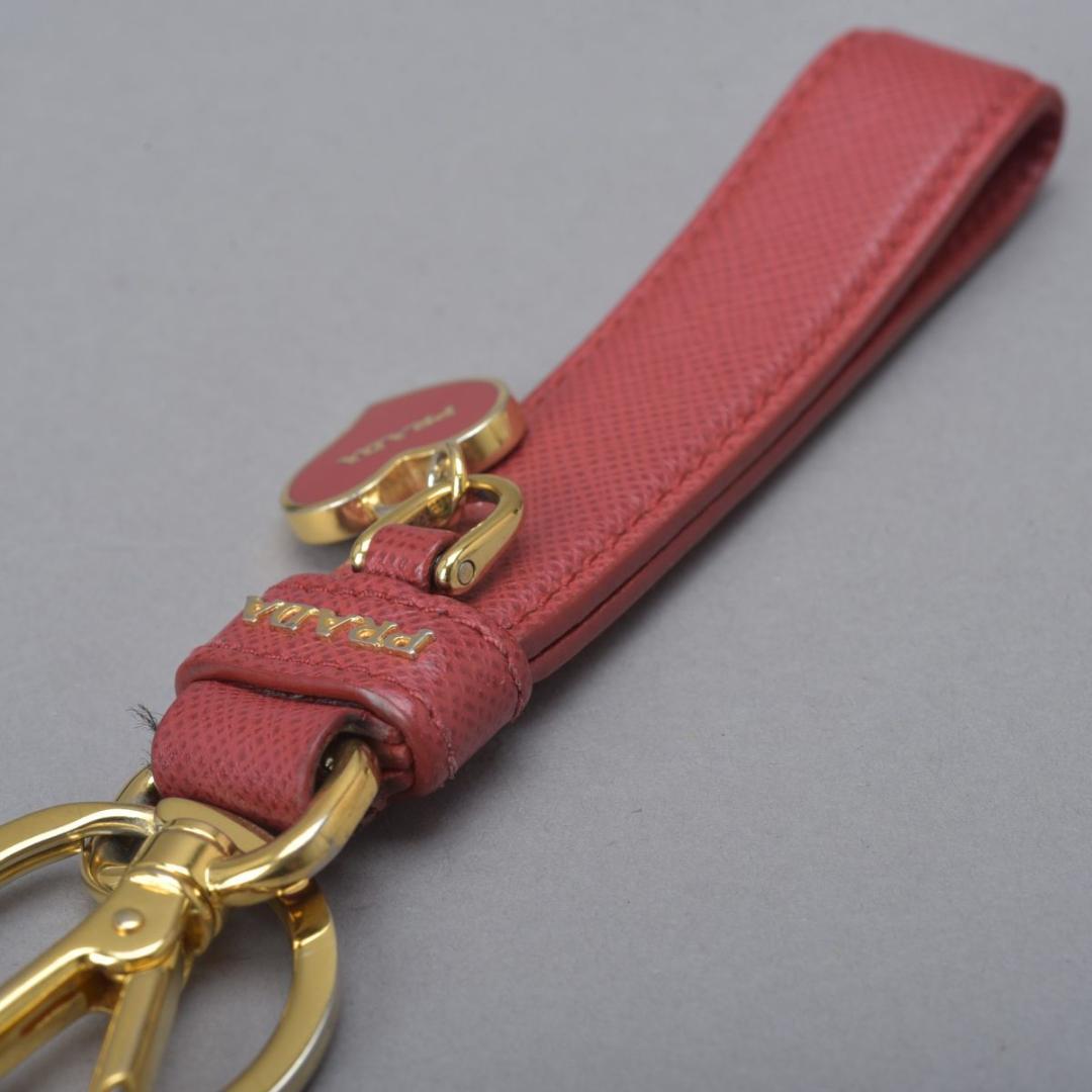 美品 プラダ PRADA サフィアーノレザー レッド ハート 箱付 キーホルダー