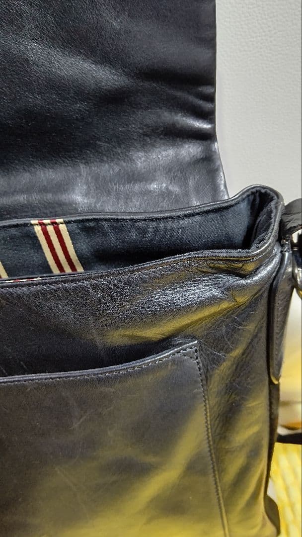 【BALLY】 バリー　レザーメッセンジャーバッグ　ブラック