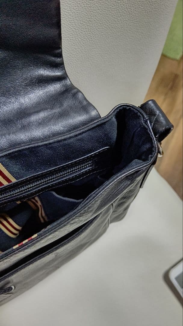 【BALLY】 バリー　レザーメッセンジャーバッグ　ブラック