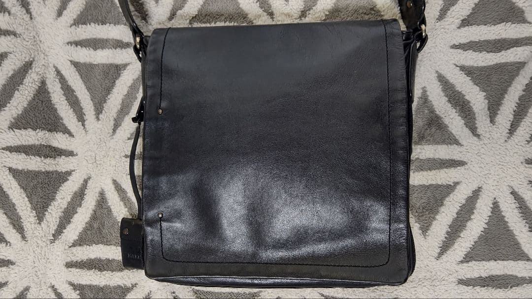 【BALLY】 バリー　レザーメッセンジャーバッグ　ブラック