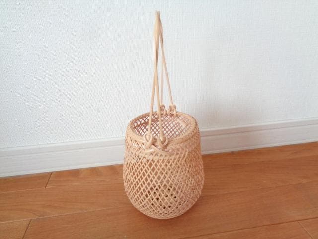児玉美恵さん　竹かご　花生けにも