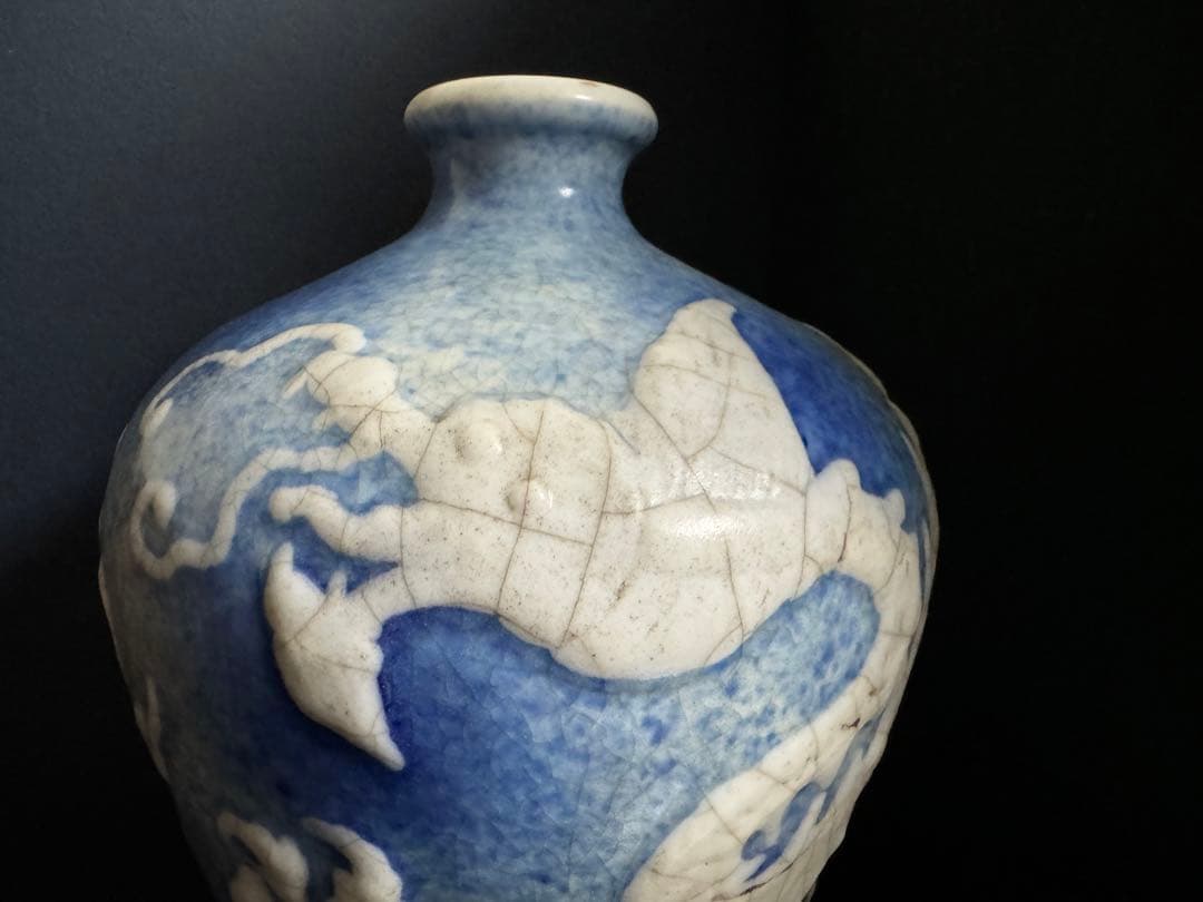 中国骨董　明宣徳時代　大明宣徳年製銘　青花浮彫白龍海水紋梅瓶　古染付(N-4)