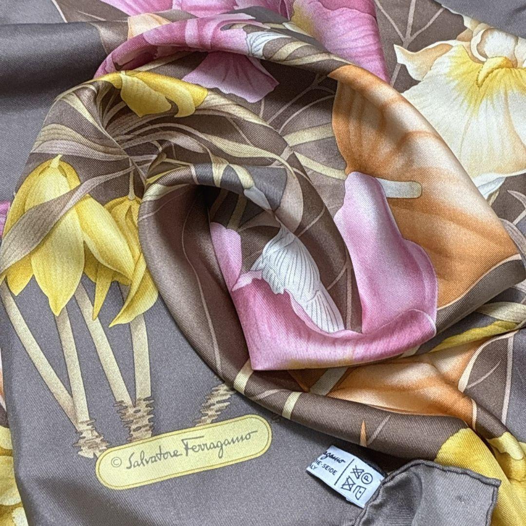 美品✨サルヴァトーレフェラガモ 大判スカーフ ストール シルク イタリア 花柄