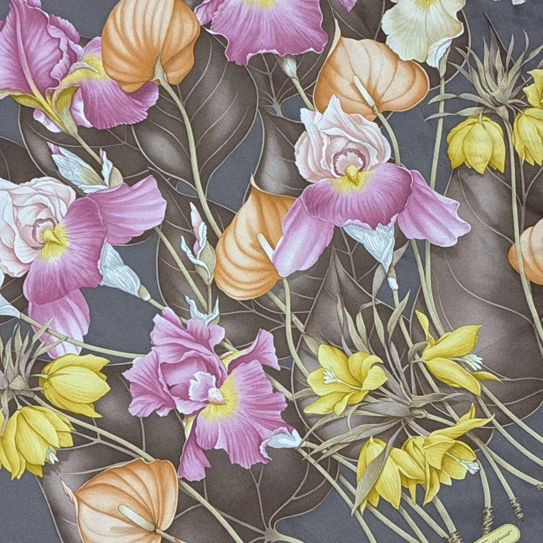美品✨サルヴァトーレフェラガモ 大判スカーフ ストール シルク イタリア 花柄