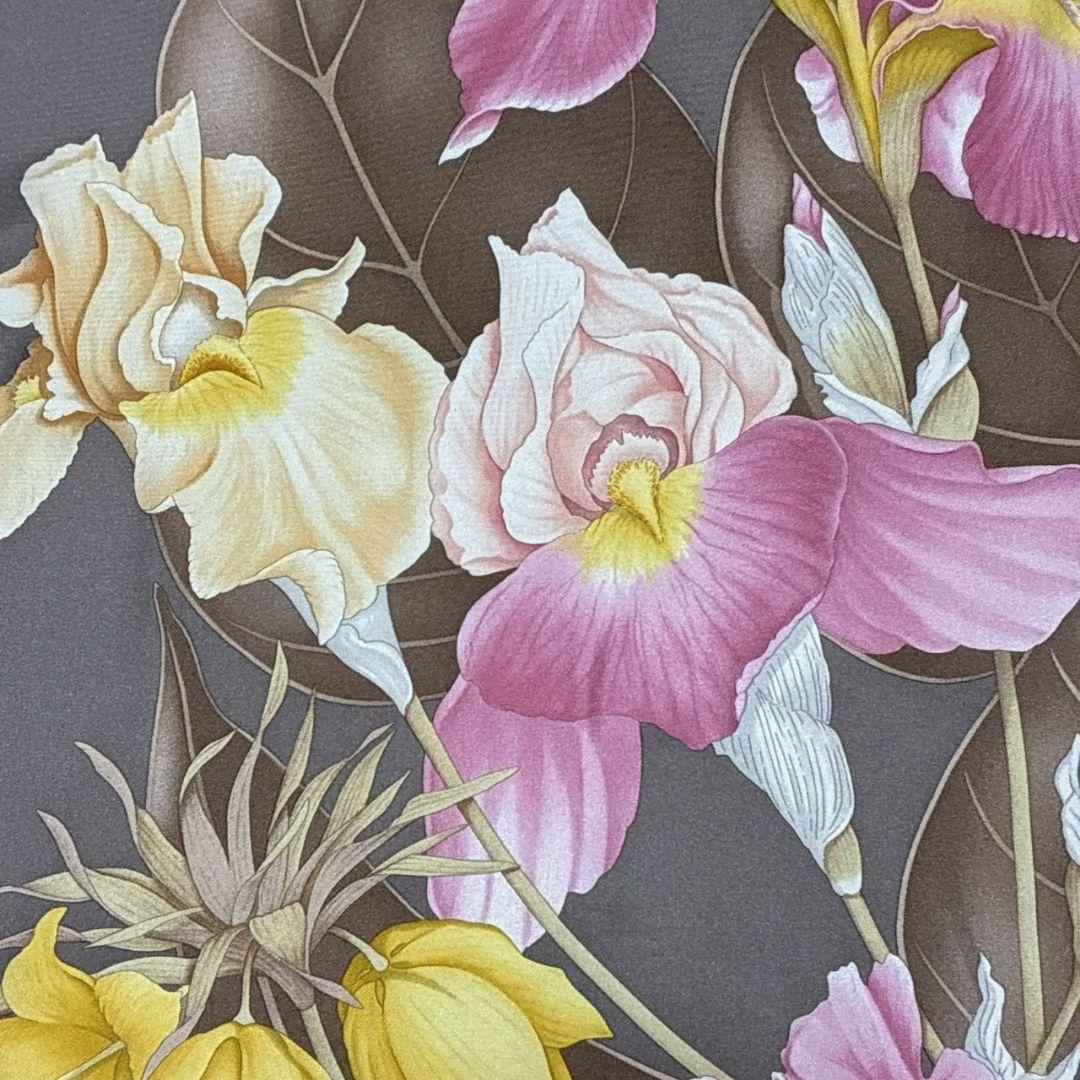 美品✨サルヴァトーレフェラガモ 大判スカーフ ストール シルク イタリア 花柄