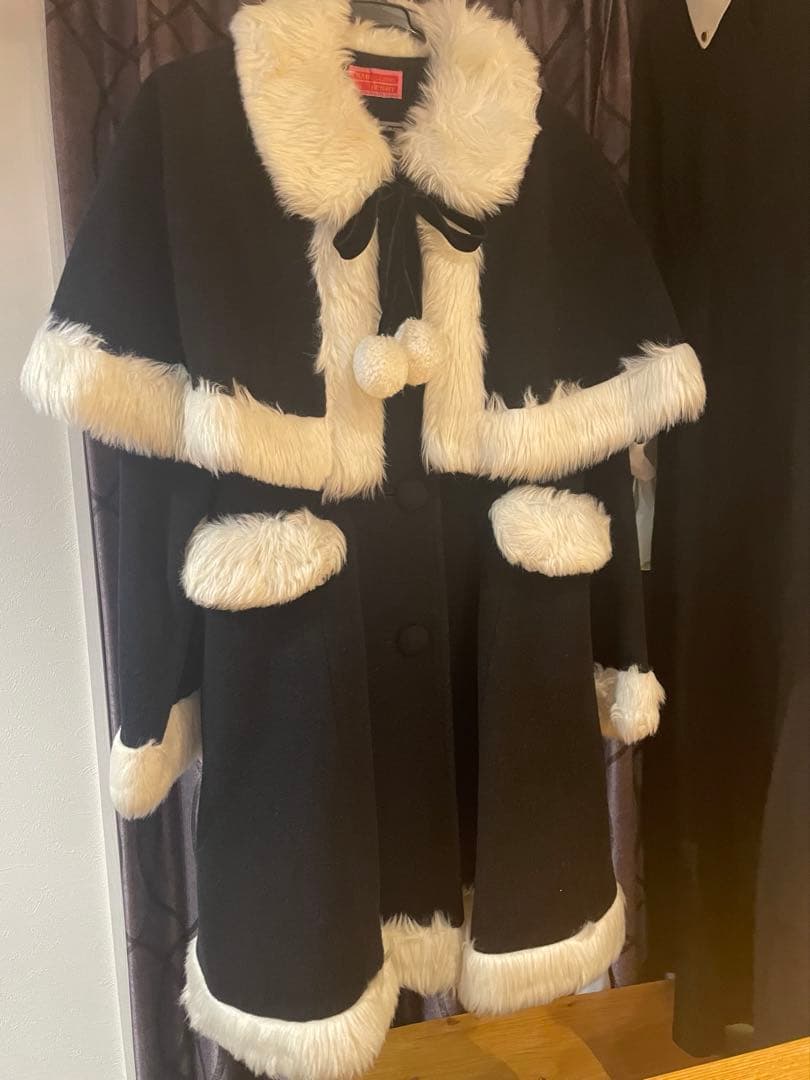 d*3様 ファー付きロングコート 黒と白