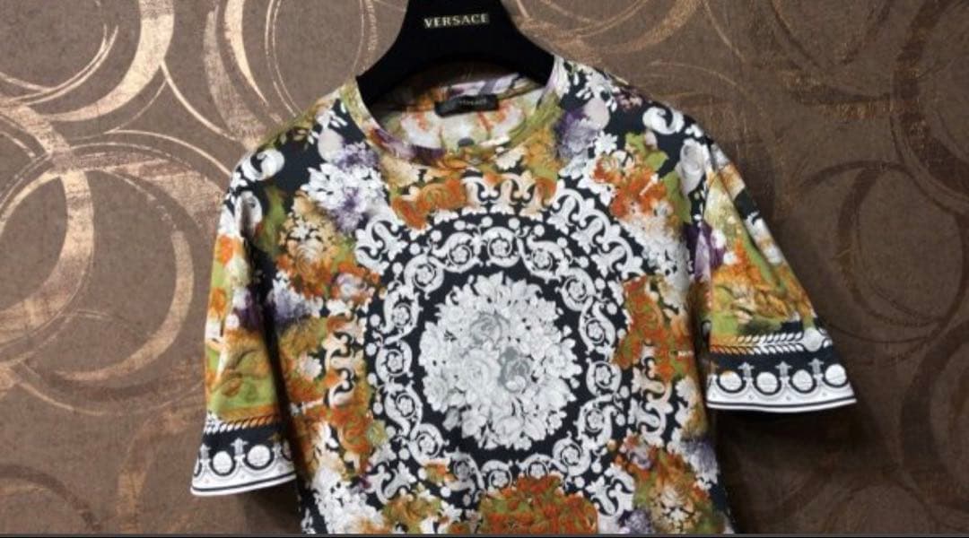 極美品　ヴェルサーチ　tシャツ