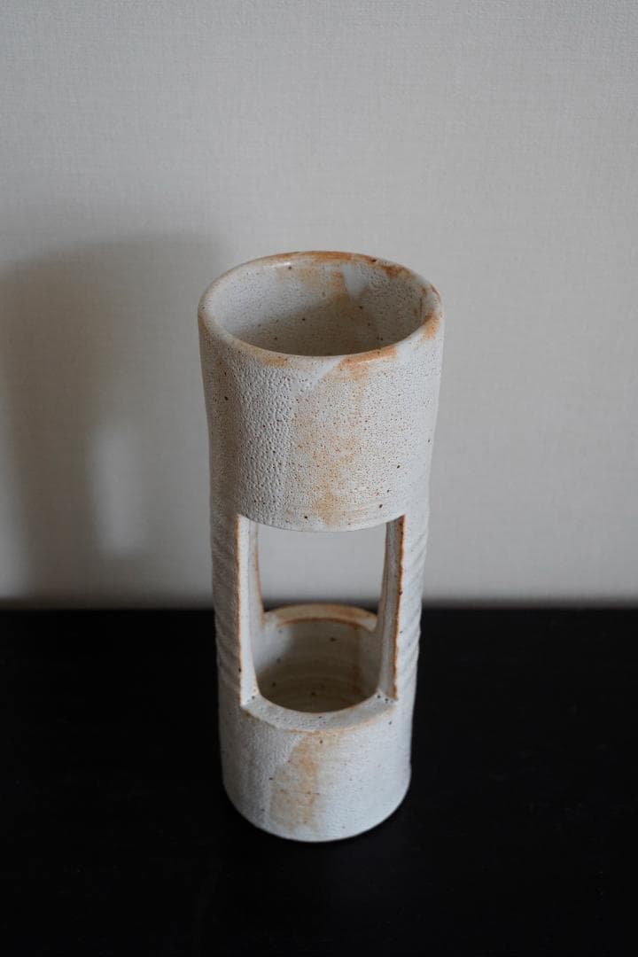 志野釉の竹形陶器花瓶