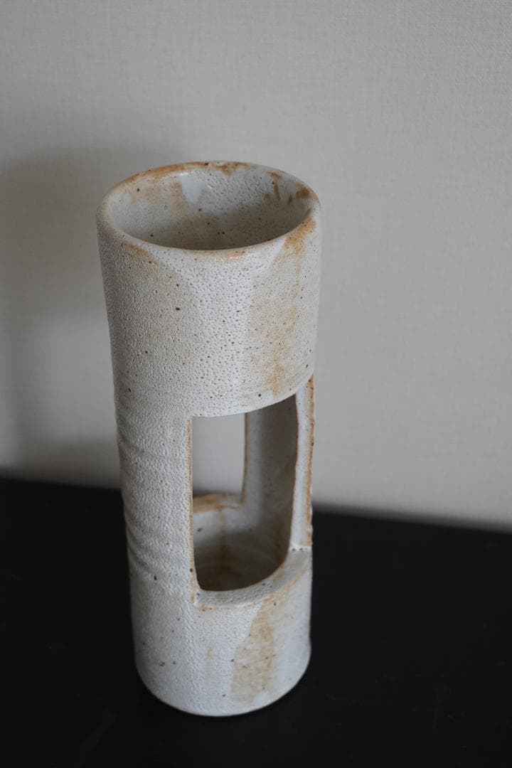 志野釉の竹形陶器花瓶