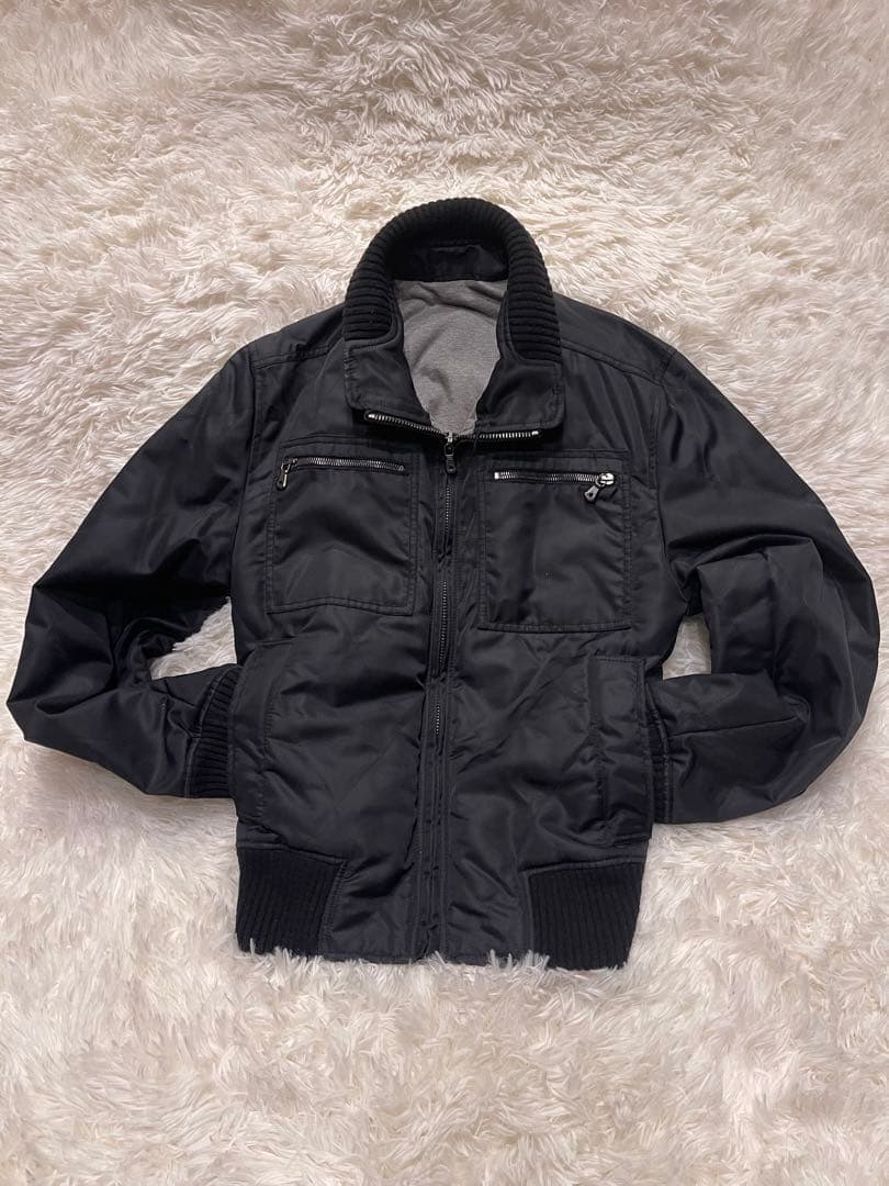 【90sアーカイブ】ドルチェ＆ガッバーナ。武骨さと色気が共存する、究極のブルゾン