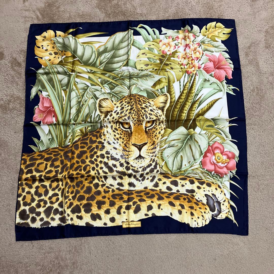 Salvatore Ferragamo レオパードスカーフ　新品未使用