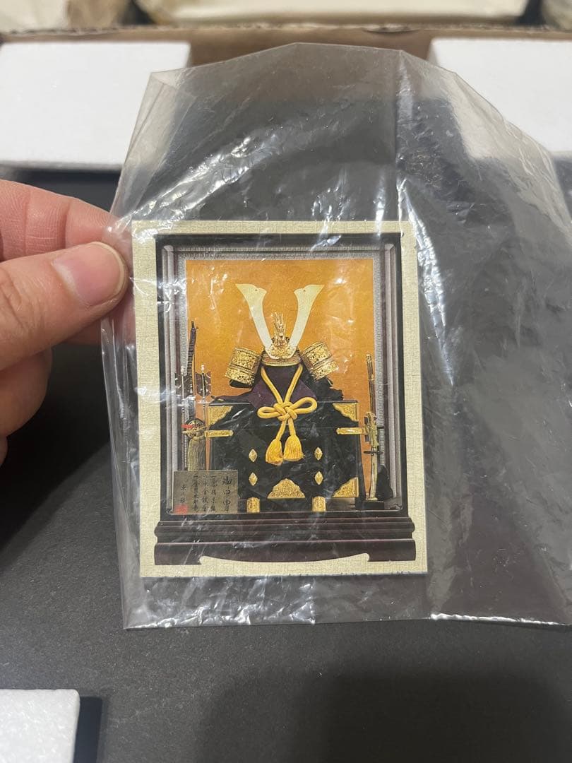 ＜未開封＞ガラスケース付 兜飾り１２号