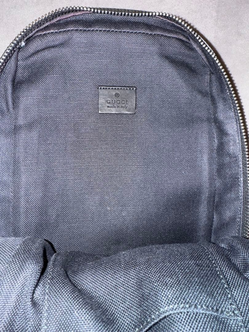 グッチ　GUCCI メンズボディバッグ　美品