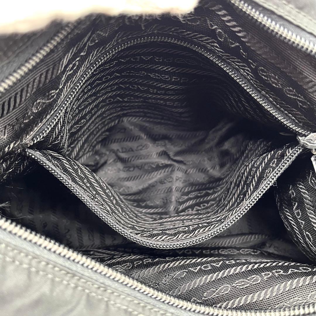 PRADA プラダ メッセンジャーバッグ ショルダーバック ナイロン 三角ロゴ