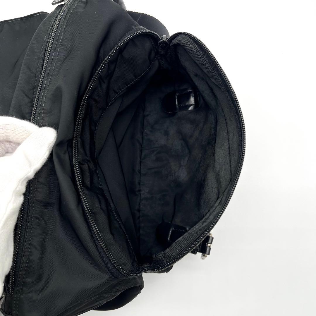 PRADA プラダ メッセンジャーバッグ ショルダーバック ナイロン 三角ロゴ