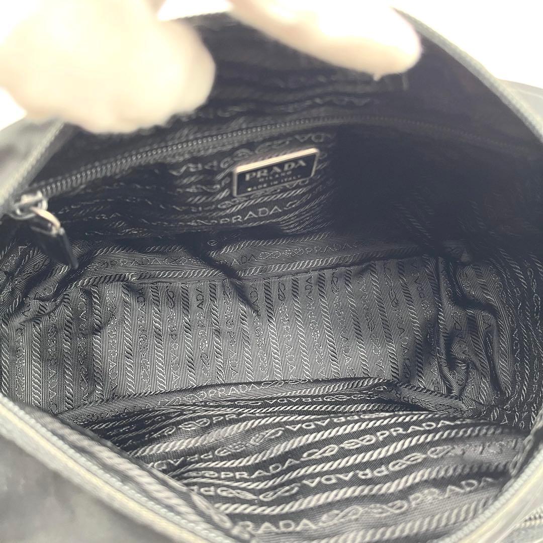 PRADA プラダ メッセンジャーバッグ ショルダーバック ナイロン 三角ロゴ