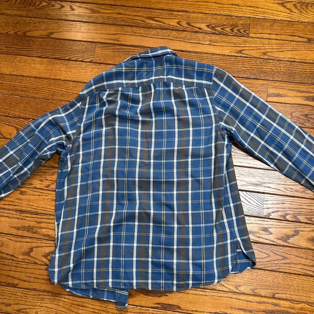 青系チェック柄長袖シャツ