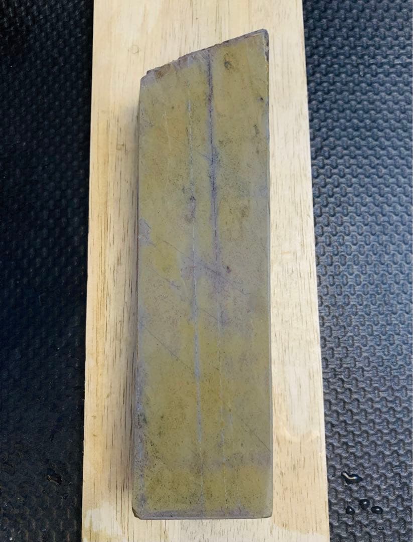 357 天然砥石　正本山　奥殿　白巣板　蓮華　仕上げ砥石