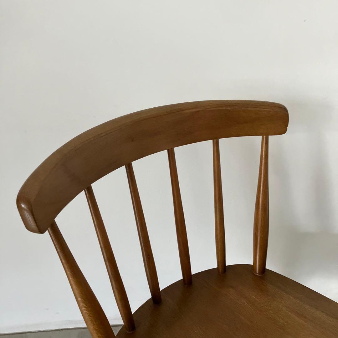 ナチュラルなウィンザーチェア②