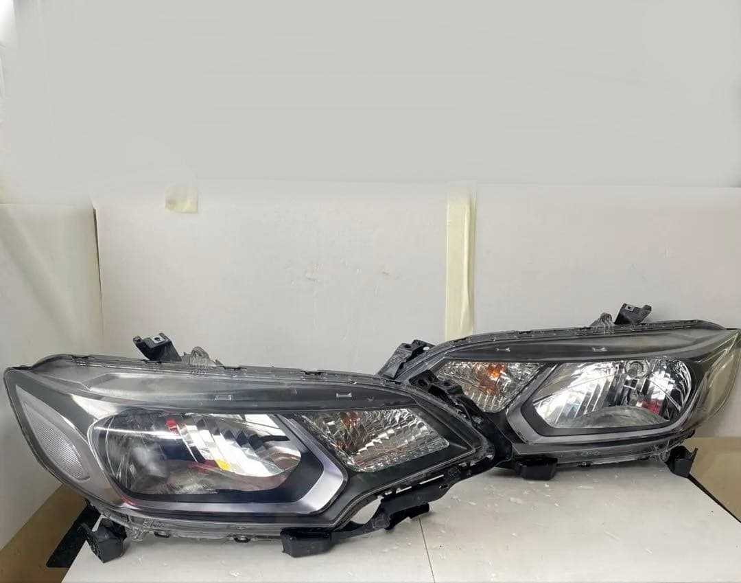 ホンダ フィット GP5 純正 ヘッドライト 左右セット（ハロゲン）