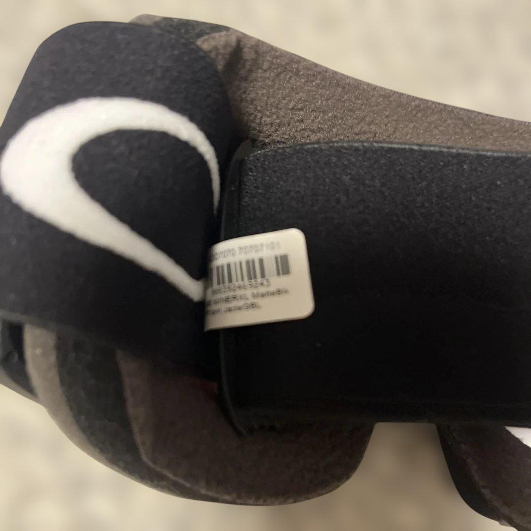 新品未使用タグ付き Oakley ゴーグル ミラーグリーンレンズ