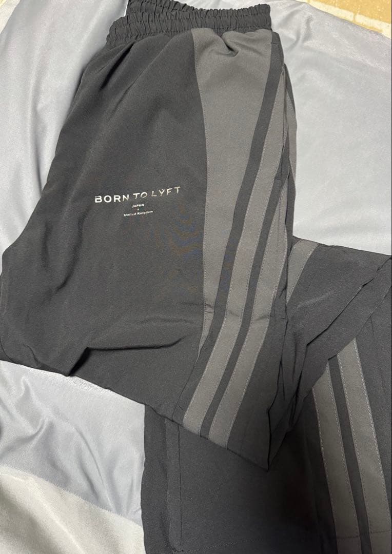 LYFT トラックパンツ Mサイズ渋谷店限定　 ブラック/グレーストライプ