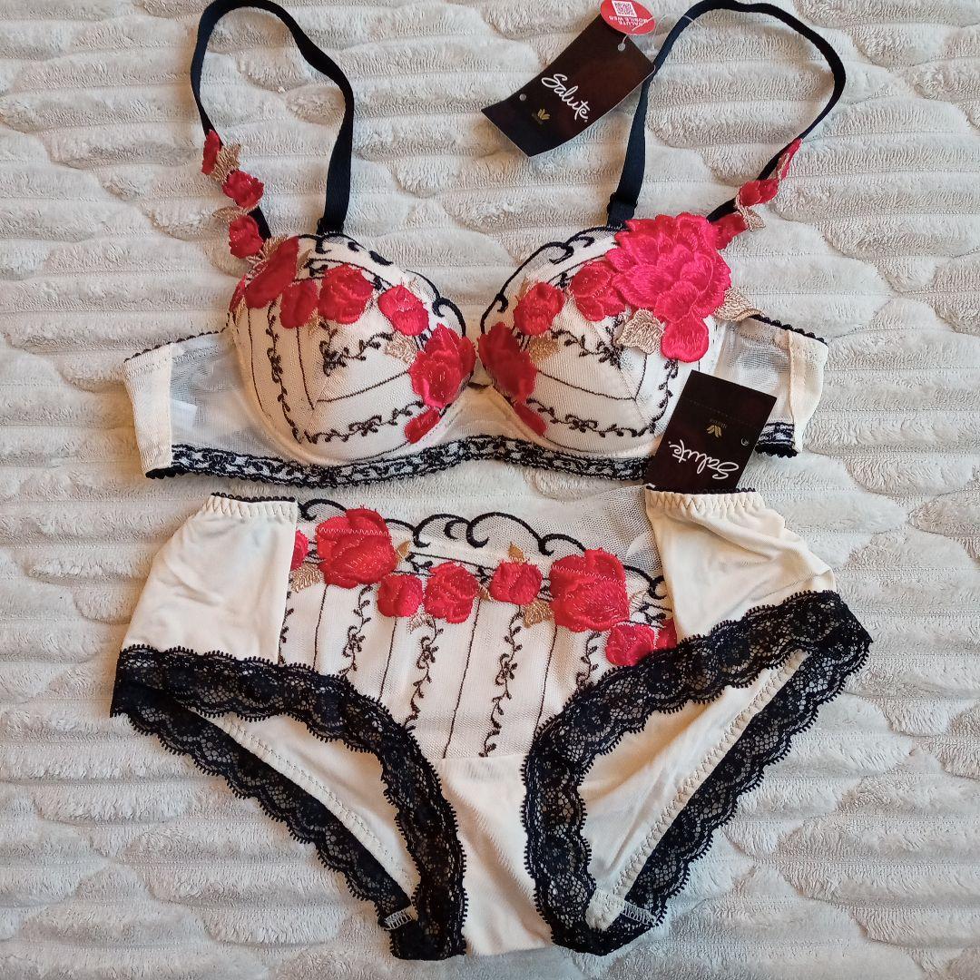 ワコール　Wacoal　サルート　B70 ショーツM　バーレスク