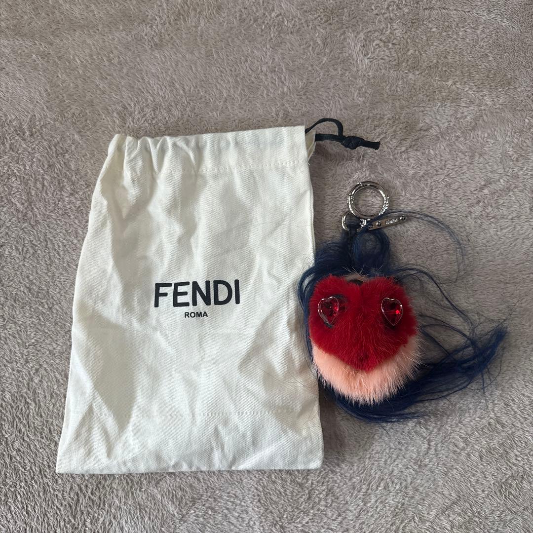 FENDI ファー ハート型 モンスターキーホルダー