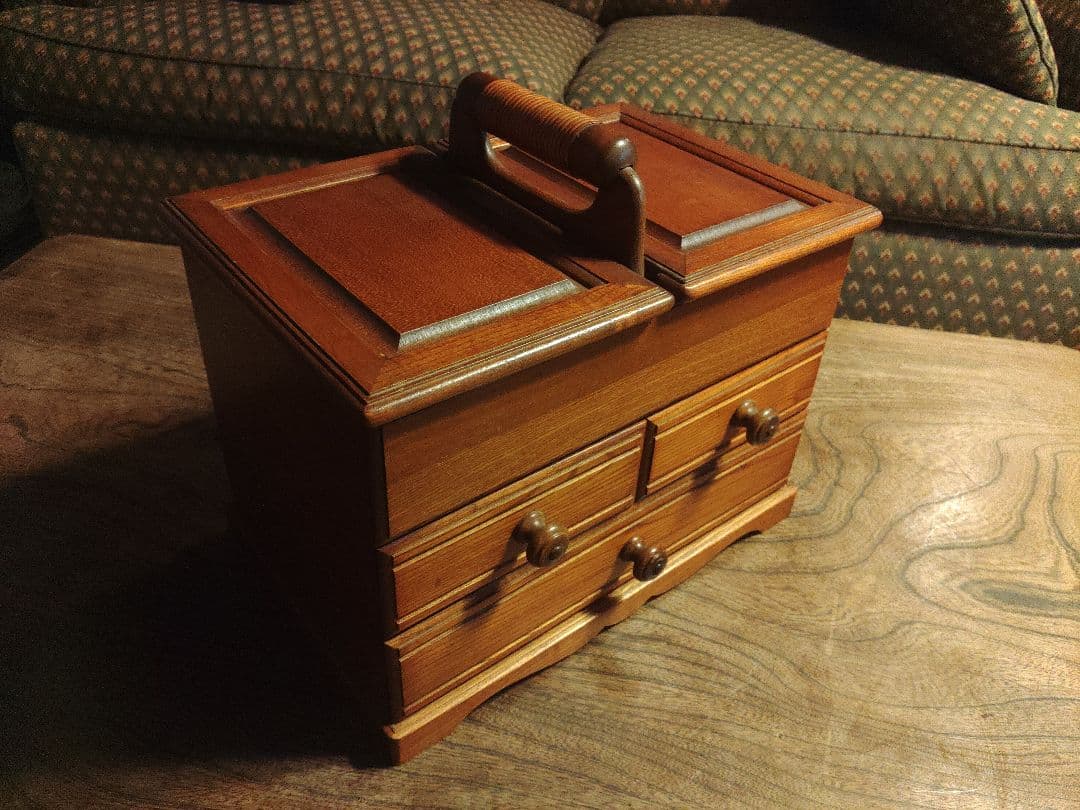 美品　木箱　ジュエリーボックス　小物入れ　天然木　ソーイングボックス 裁縫箱