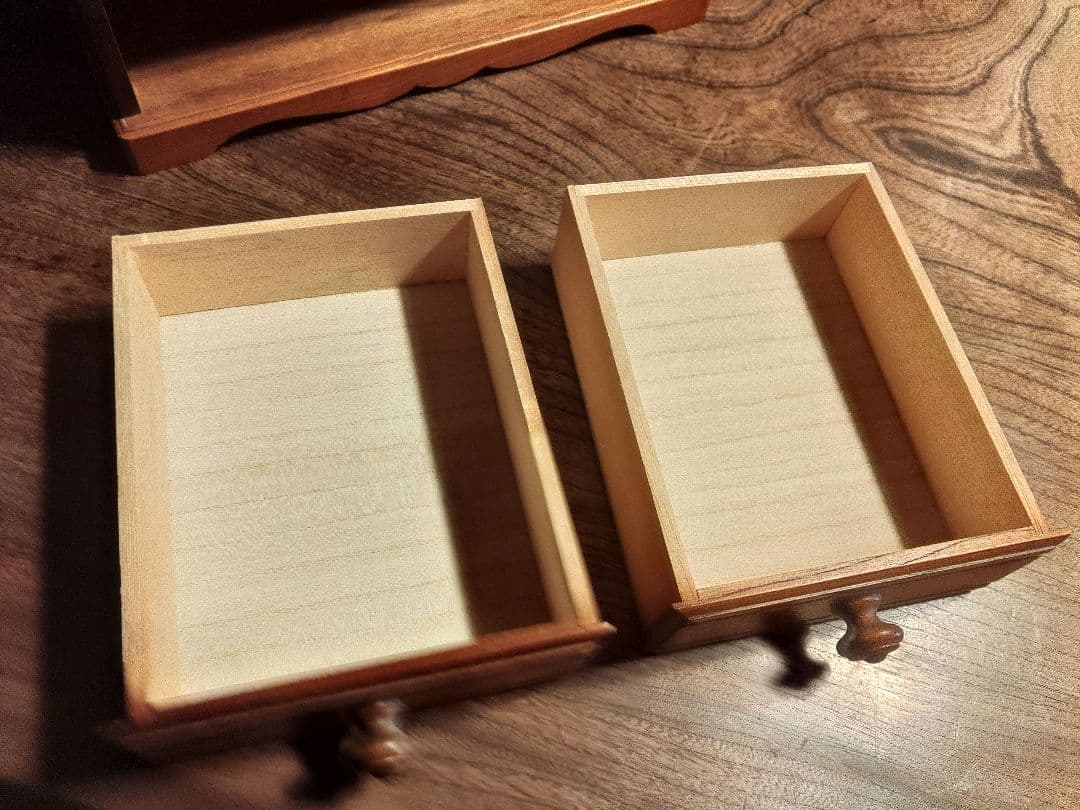 美品　木箱　ジュエリーボックス　小物入れ　天然木　ソーイングボックス 裁縫箱