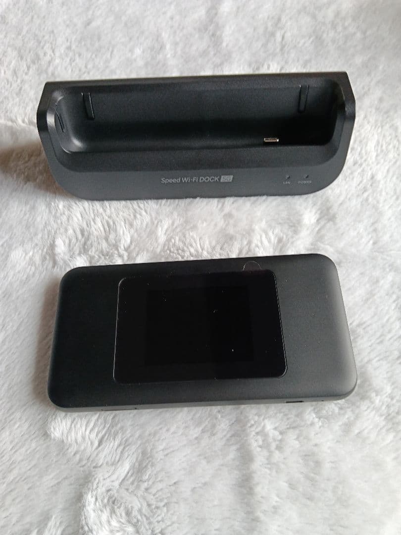 Speed Wi-Fi DOCK 5G 01 本体