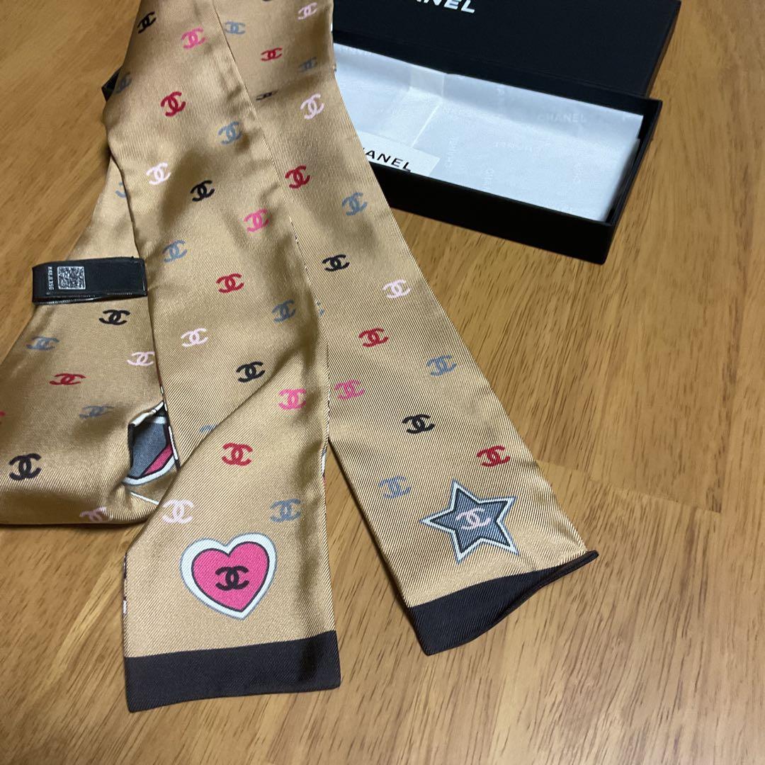CHANEL シルクスカーフ ハート 星 モチーフ　アイコン　ヘアバンド