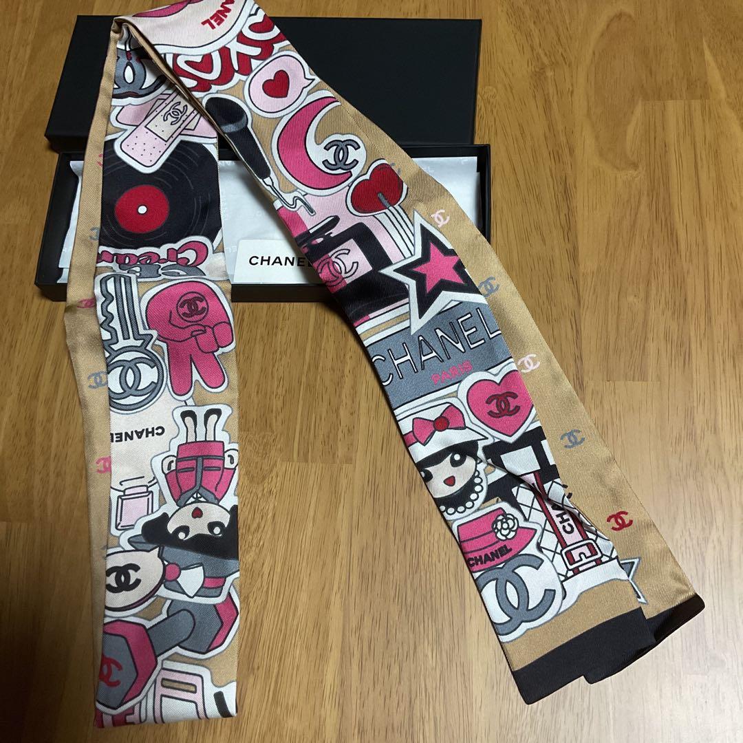 CHANEL シルクスカーフ ハート 星 モチーフ　アイコン　ヘアバンド