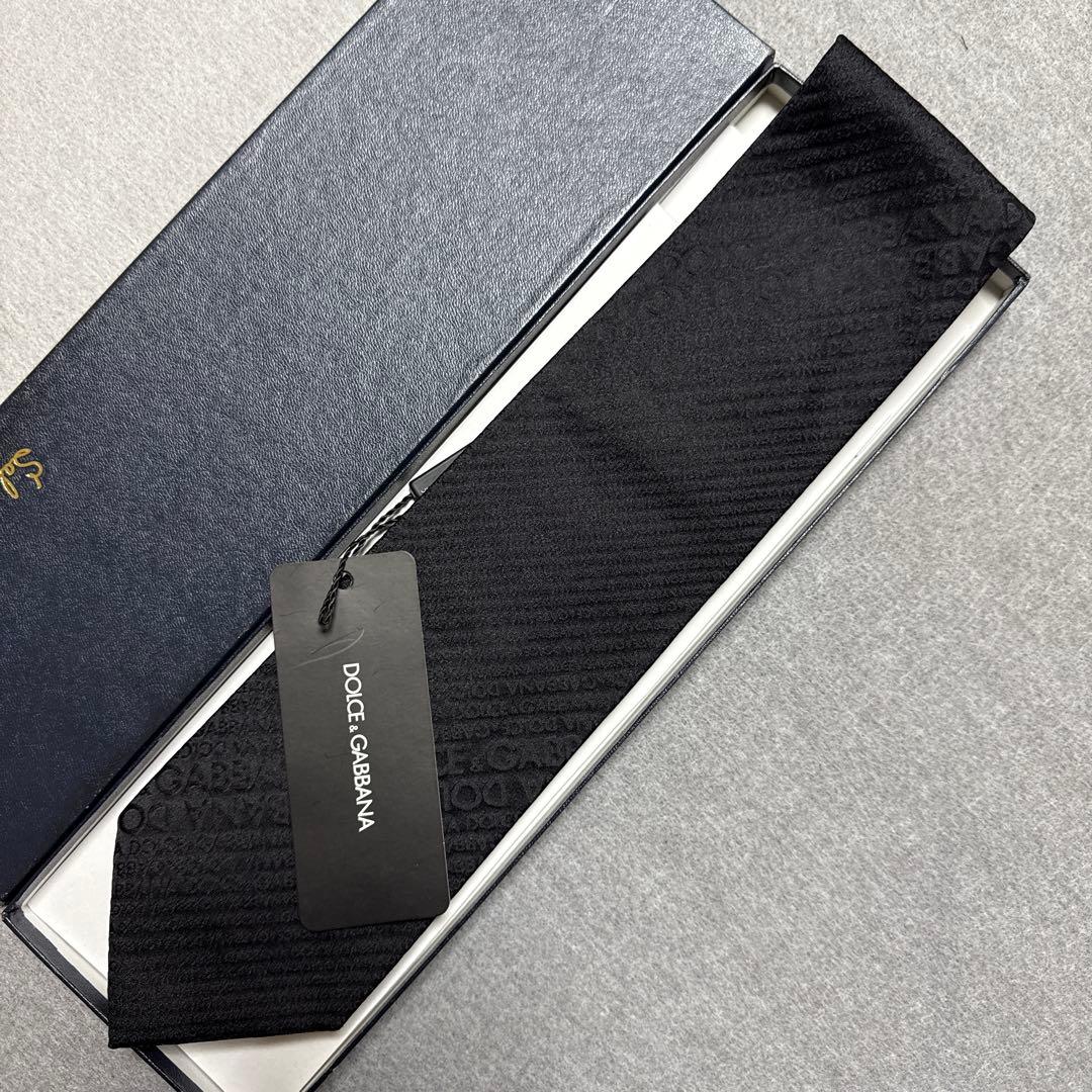 未使用タグ付　ドルチェアンドガッパーナ　ネクタイ　黒　ロゴ総柄