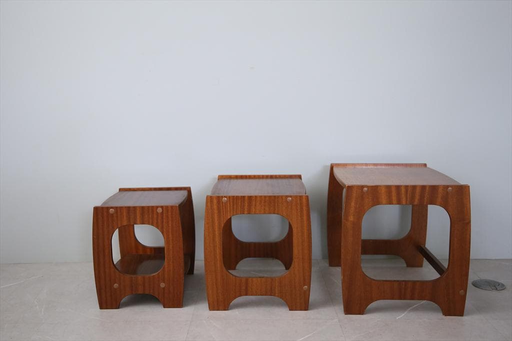 英国アンティーク木製ネストテーブル3台/収納式机/飾り棚/花台(89-81)