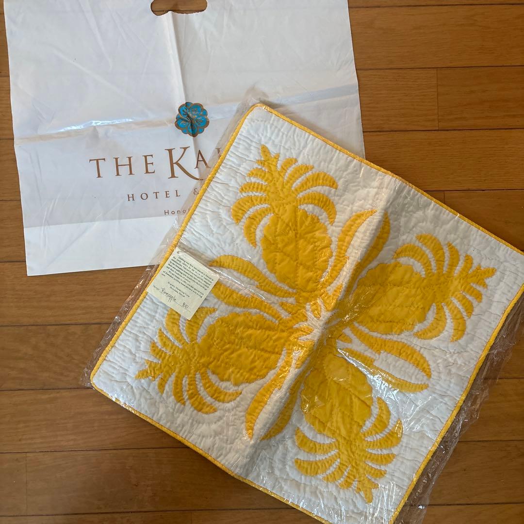 ハワイ土産　カハラホテル　ハワイアンキルト　クッションカバー　黄色