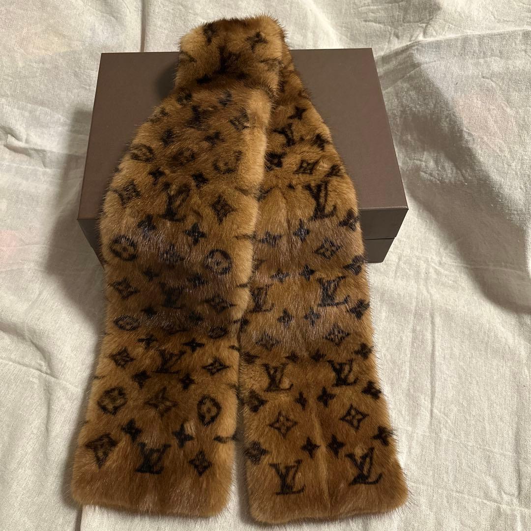 LOUIS VUITTON : ミンク100％　マフラー