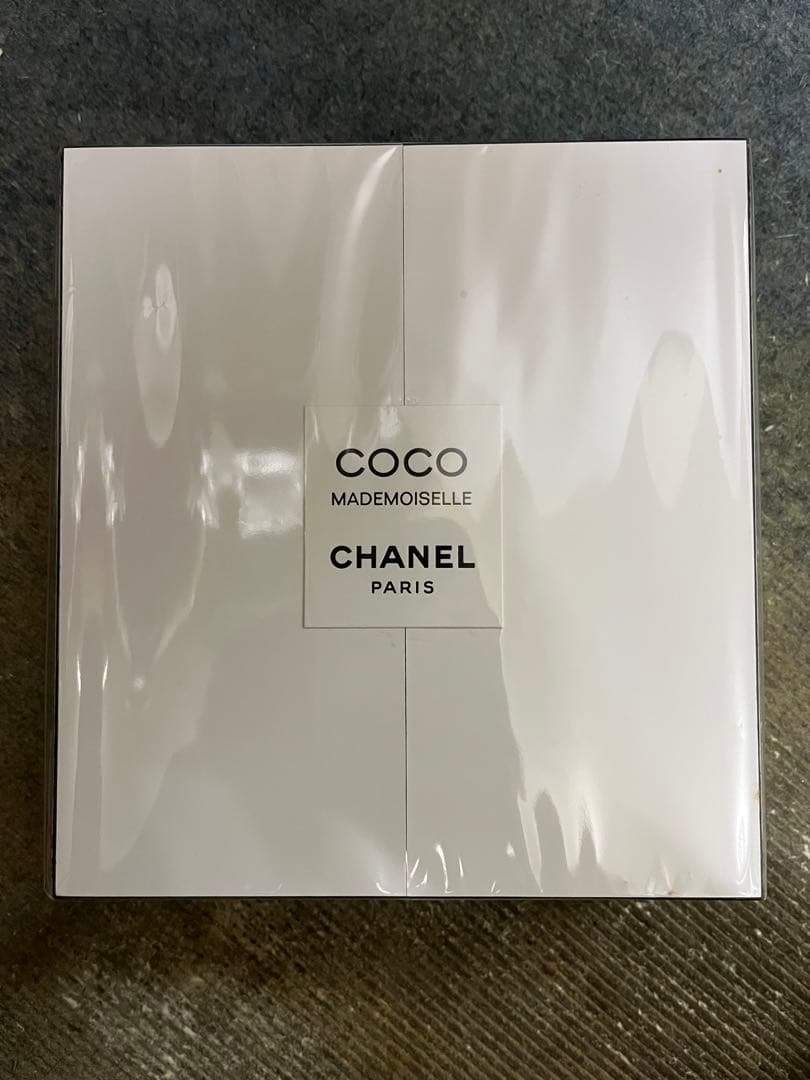 新品未開封！ココシャネルオードゥパルファムシアターコフレコロン★クリスマス限定