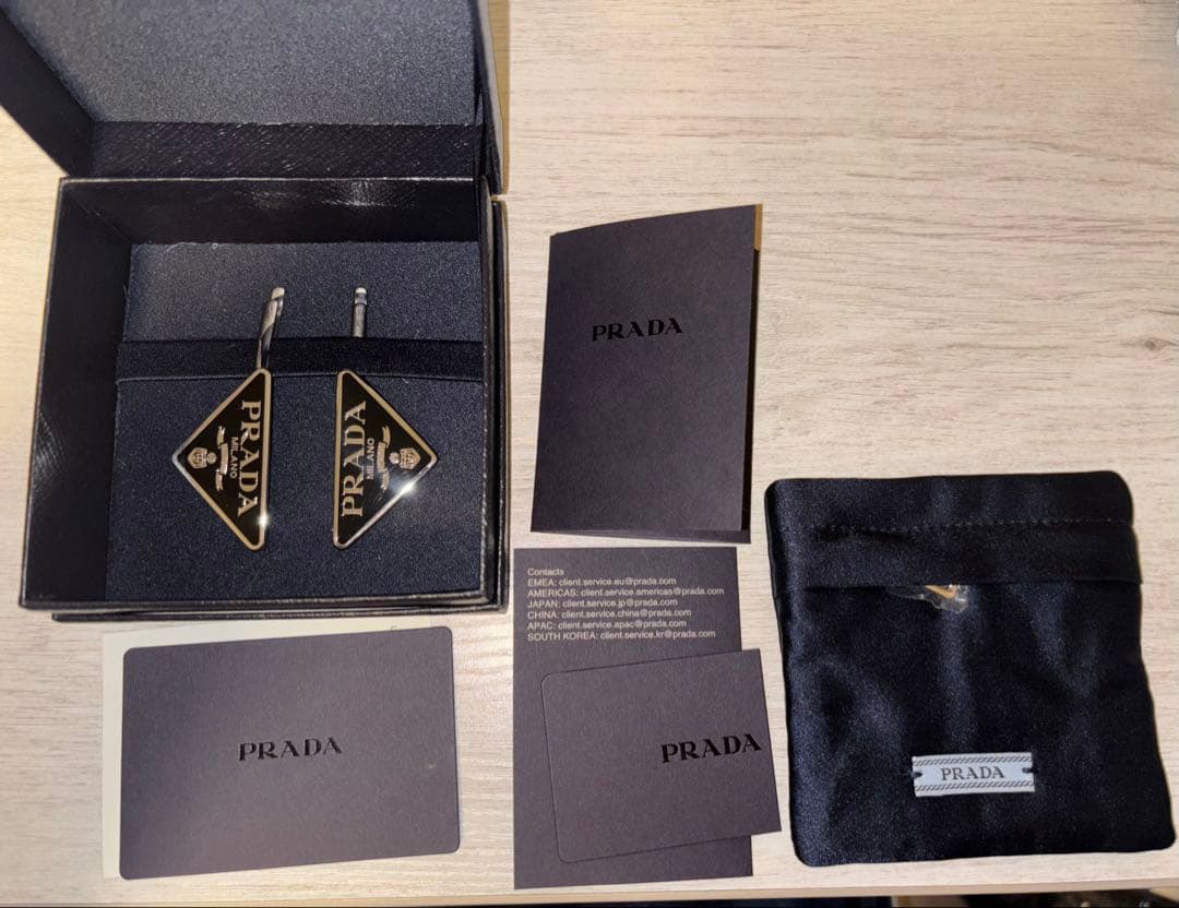 PRADA 三角形ロゴ ヘアピン