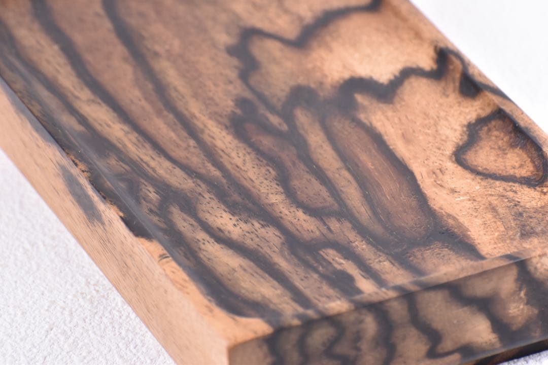 No.405黒柿孔雀杢のトレー