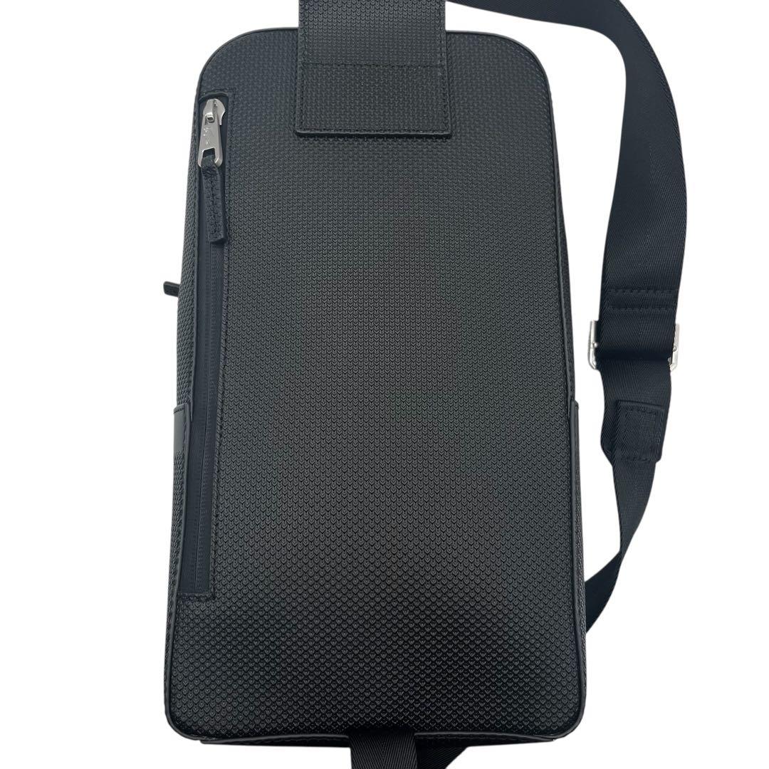 未使用級✨LACOSTE ラコステ　ボディバッグ　エンボス　シャンタコ