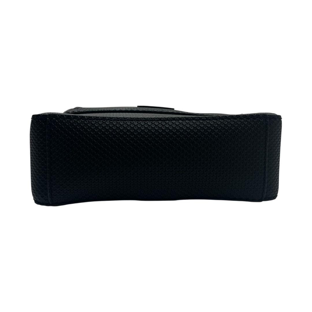 未使用級✨LACOSTE ラコステ　ボディバッグ　エンボス　シャンタコ