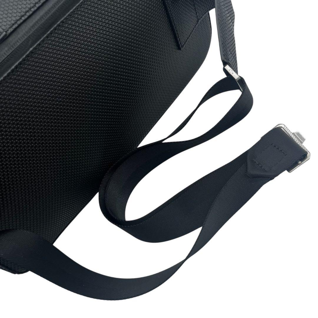 未使用級✨LACOSTE ラコステ　ボディバッグ　エンボス　シャンタコ