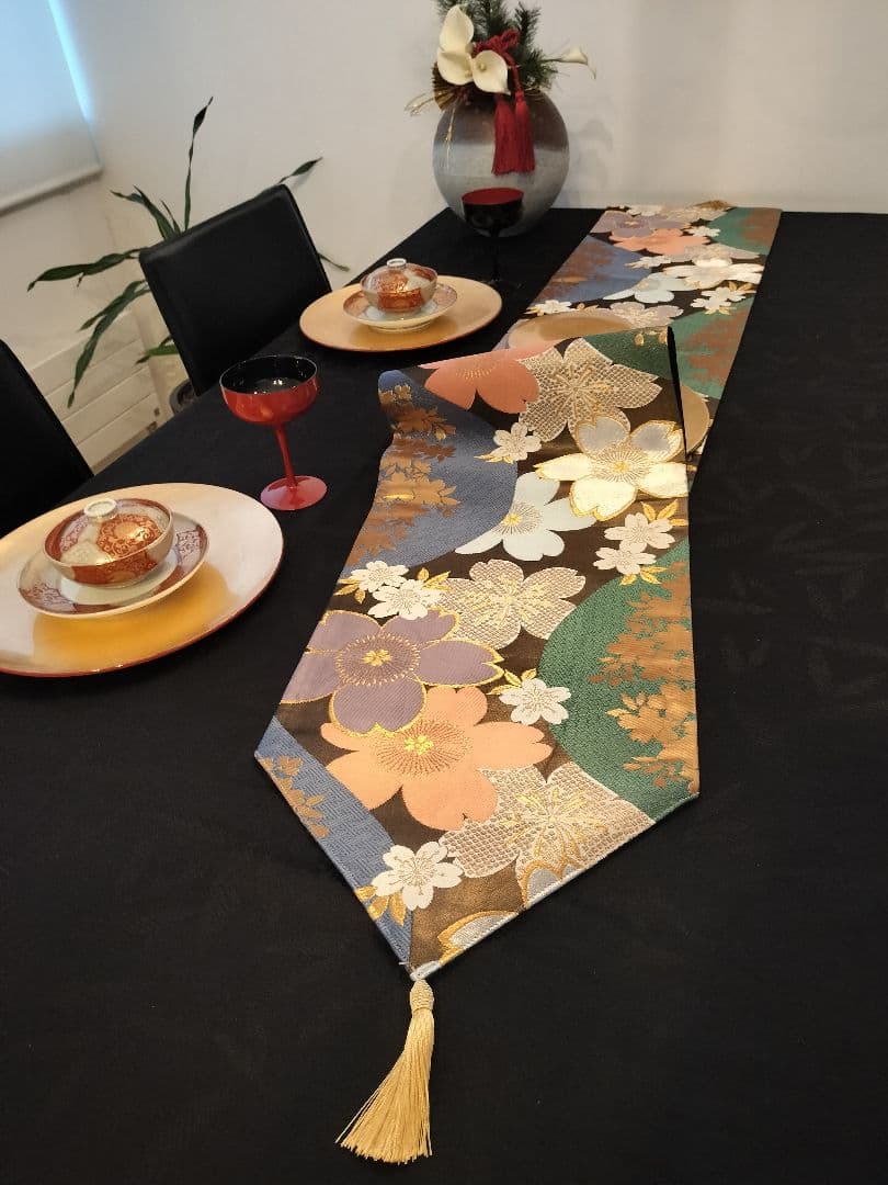 A952★逸品‼️豪華刺繍‼️ひな祭り‼️テーブルランナー2m11cm