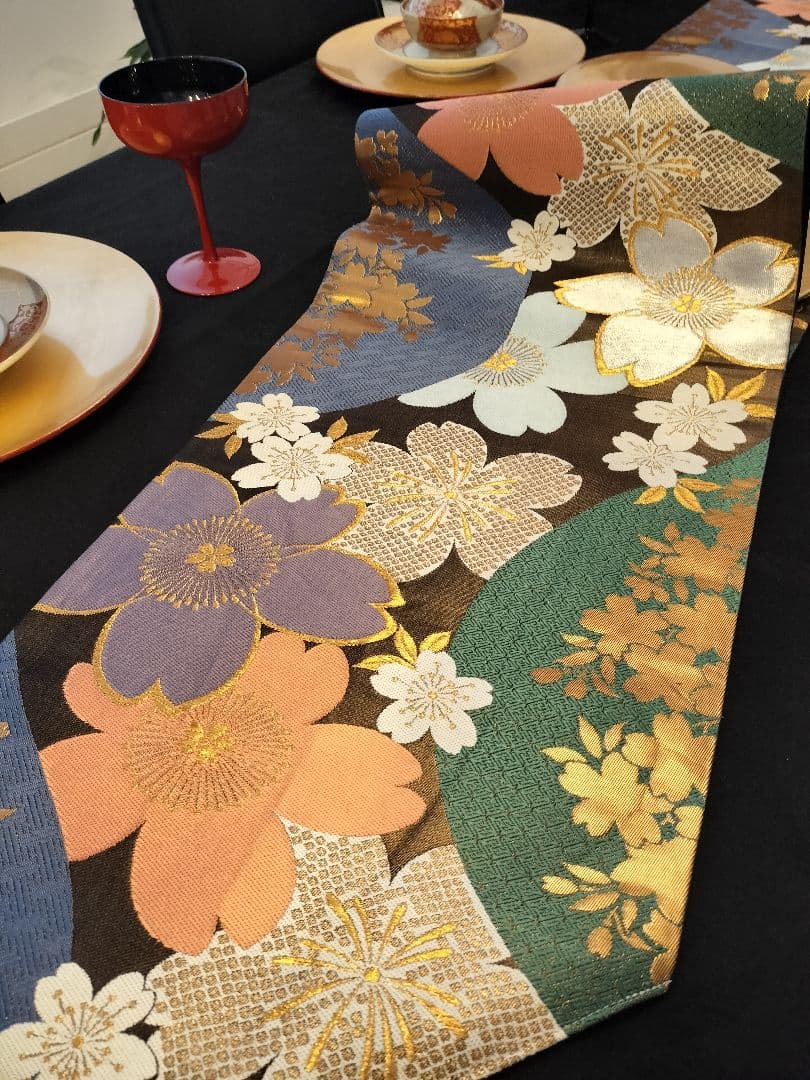 A952★逸品‼️豪華刺繍‼️ひな祭り‼️テーブルランナー2m11cm