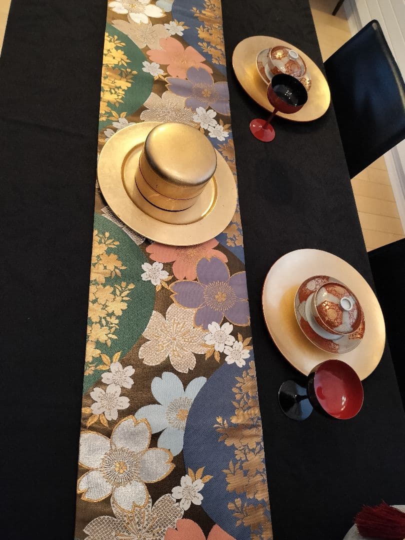 A952★逸品‼️豪華刺繍‼️ひな祭り‼️テーブルランナー2m11cm