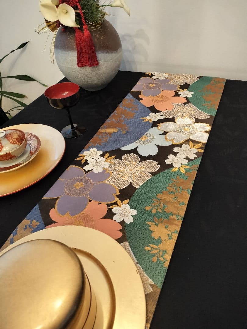 A952★逸品‼️豪華刺繍‼️ひな祭り‼️テーブルランナー2m11cm