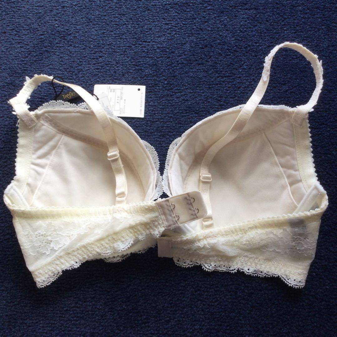 新品タグ付　ワコール　トレフル　総レースデザイン　Ｆ７０　アイボリー