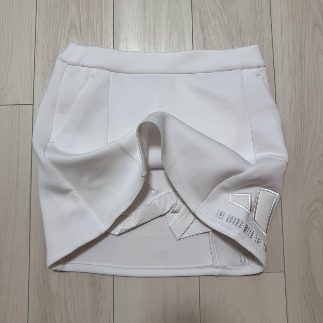 新品 ダンボールニット　セットアップ 白　ビッグロゴ　秋冬　フーディ　スカート